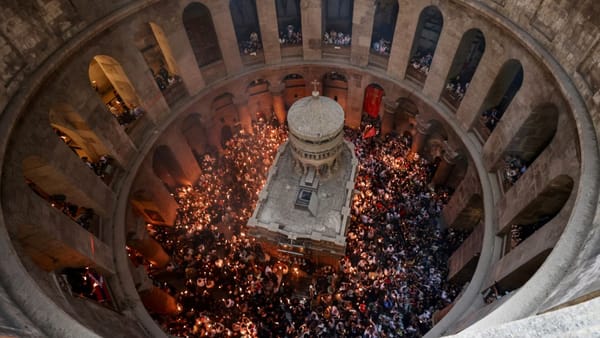 Aeroportul Ben Gurion rămâne închis. Moldovenii, îndemnați să nu participe la pelerinaje pentru aducerea Focului Haric
