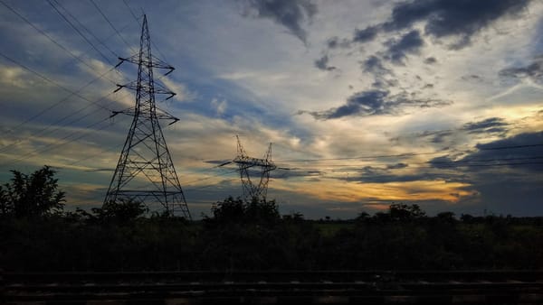 Autoritățile prognozează un deficit de energie electrică de circa 25% pentru seara zilei de 27 martie