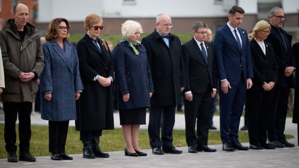 FOTO/ Igor Grosu a mers la Bucea: „Localitatea din suburbia Kiev care a cunoscut atrocități inimaginabile”