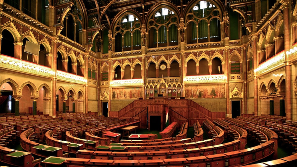 VIDEO/ Parlamentul ungar solicită Guvernului să nu sprijine aderarea Ucrainei la UE. Orban: „Zelenski recurge la șantaj”