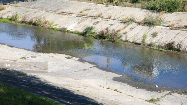 Intervenție de urgență pe râul Bîc: autoritățile investighează petele de ulei