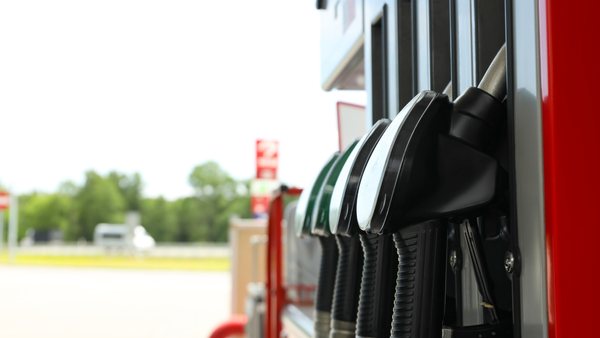 Motorina se ieftinește mâine - pentru prima dată după săptămâni de creștere