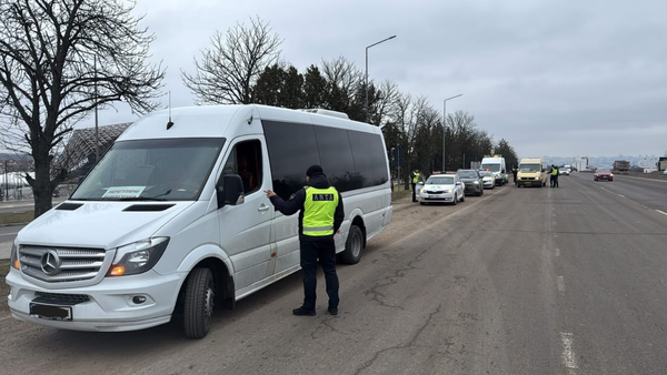 Fără acte, bilete și fără să respecte orarul - cele mai frecvente încălcări ale transportatorilor, scoase la iveala de ANTA