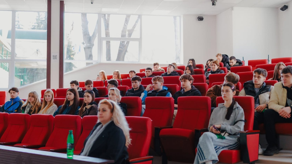 Elevi din mai multe raioane au vizitat universitățile din Chișinău în cadrul campaniei „Învață în Moldova”