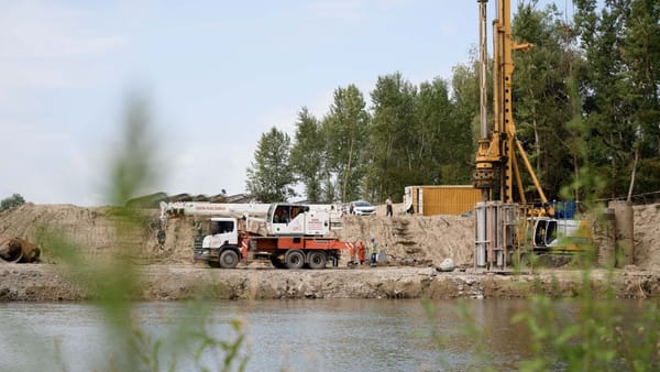 Guvernul a transmis terenul pentru continuarea lucrărilor la podul de la Ungheni