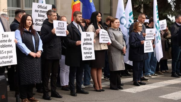 „Coridorul rușinii” în fața Guvernului. MAN acuză scumpiri și lipsa intervenției statului. Cum a reacționat Executivul