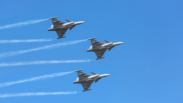 Noapte tensionată în România: mesaje RO-Alert și avioane F-16 ridicate în aer din cauză unor drone rusești