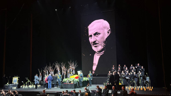 LIVE/ R. Moldova își ia rămas bun de la Gheorghe Urschi: a început ceremonia funerară la Palatul Național