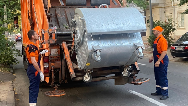 Mai puține deșeuri la Chișinău de Paștele Blajinilor: scădere surprinzătoare de până la 80 de tone