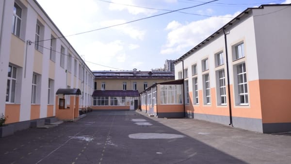 Specialiștii au vizitat școala în care a învățat fata care s-ar fi sinucis. Elevii afectați ar putea fi scutiți de la ore