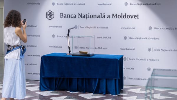 FOTO/ Banca Națională și-a deschis ușile pentru public. Peste o mie de vizitatori au văzut lingoul de aur de 12 kg