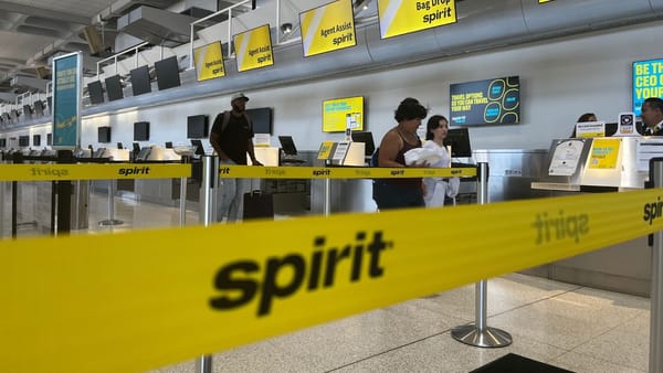 Compania aeriană low-cost Spirit Airlines din SUA se închide, provocând haos pe aeroporturile americane