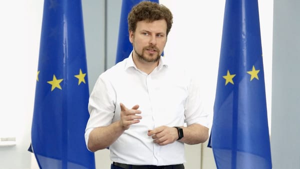 Autoritățile majorează indemnizațiile pentru tinerii profesori până la 375.000 de lei, dar impune anumite condiții