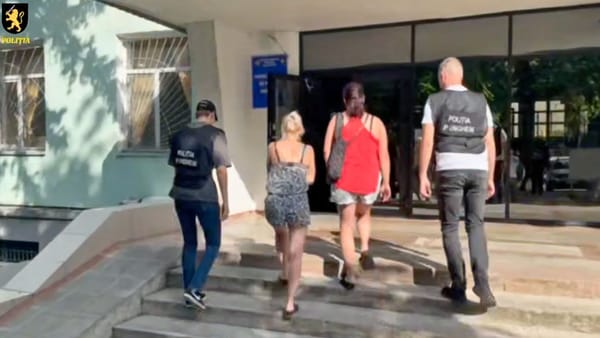 VIDEO/ Escrocherie de aproape 450.000 de lei la Ungheni. Două femei, prinse în timpul predării celei de-a doua tranșe