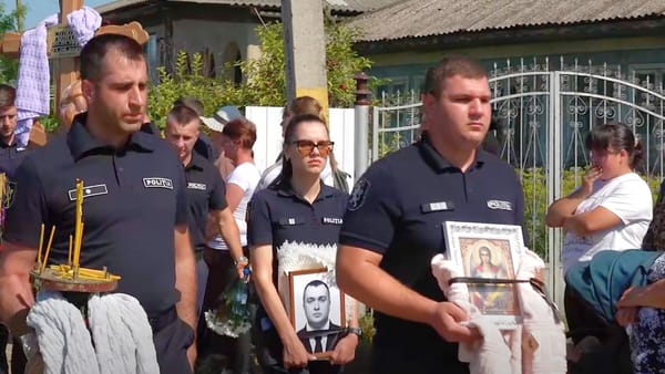 VIDEO/ Mihail Chiriac, cel de-al doilea polițist care și-a pierdut viața în accidentul de la Sîngerei, condus pe ultimul drum
