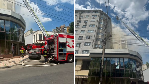 ACTUALIZARE/ Incendiul de la mansarda unui bloc din Chișinău a fost lichidat
