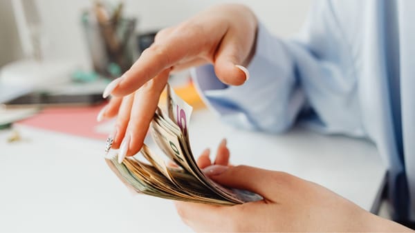Leul câștigă puțin teren față de principalele valute. Cursul anunțat de BNM