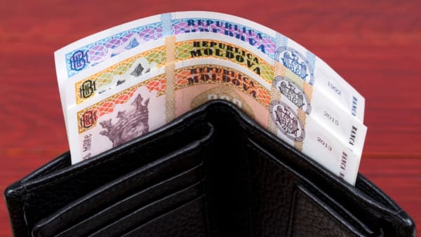 Salariile din sectorul public vor crește cu până la 30% din toamnă. Profesorii - cei mai mari beneficiari