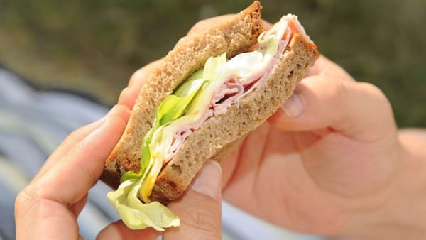 OMS: Aproape 1,5 milioane de oameni mor anual din cauza produselor alimentare nesigure