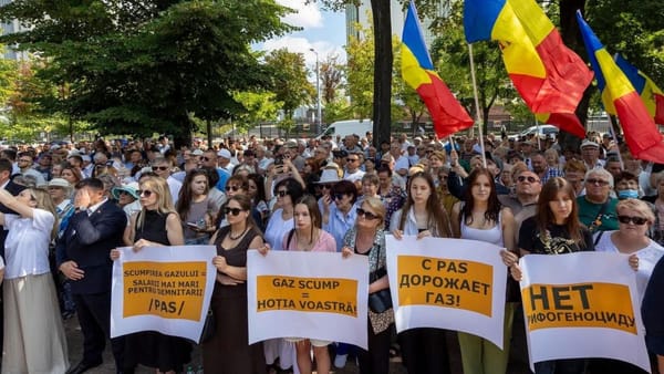 Opoziția a protestat în fața Parlamentului împotriva unei eventuale scumpiri a gazelor naturale