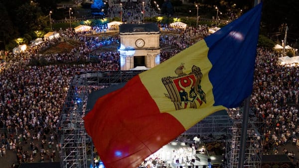 Guvernul renunță la concertul dedicat Zilei Limbii Române și taie din bugetul celui organizat de Ziua Independenței