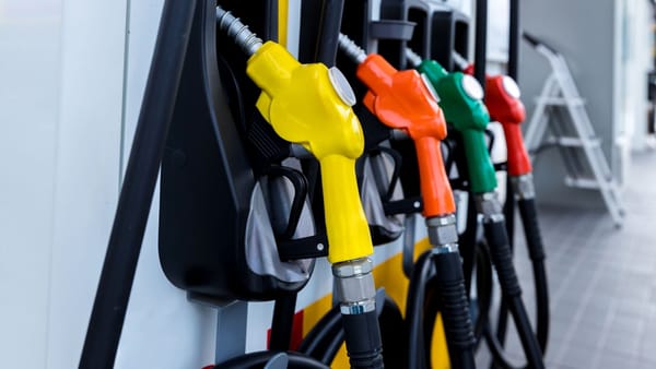 Motorina ajunge la 31 de lei litrul. Cât va costa benzina miercuri