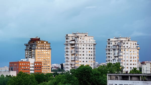 Cinci mii de apartamente din 27 de blocuri construite ilegal nu pot fi date în exploatare - oamenii nu pot intra în posesie