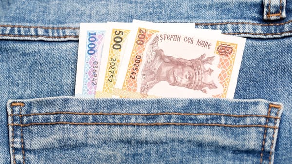 Moneda națională prinde putere în raport cu euro și dolarul american