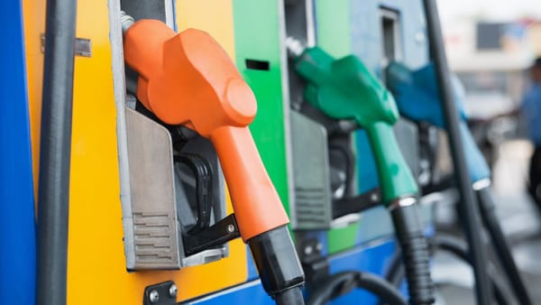Benzina și motorina continuă să se ieftinească. Cât vor costa carburanții pe 8 octombrie