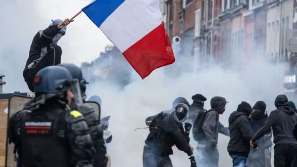 Proteste masive în Franța: peste 400.000 de oameni au ieșit în stradă, iar în mai multe orașe au izbucnit violențe