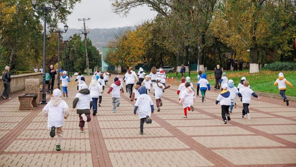 De la Cetatea Soroca, la alergare pe malul Nistrului. Peste 150 de persoane au participat la un eveniment sportiv