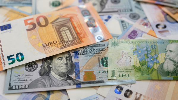 Euro și dolarul se apreciază: cursul valutar pentru 26 octombrie