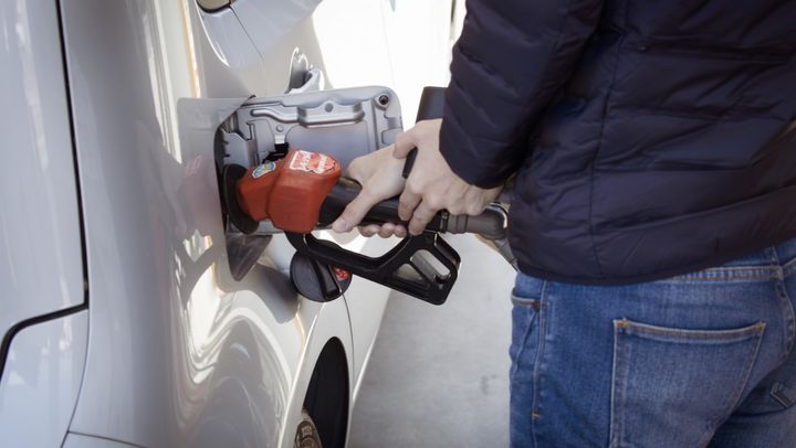 Carburanții continuă să se scumpească. Noile prețuri afișate de ANRE