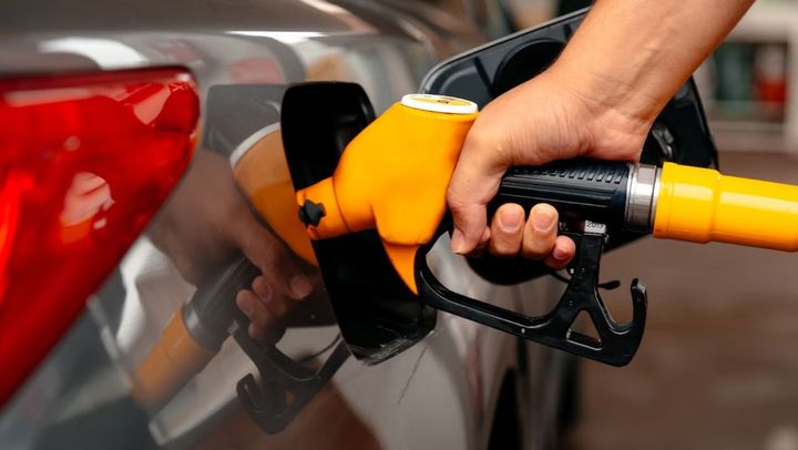 Carburanții se scumpesc din nou. Cât vor costa motorina și benzina în weekend