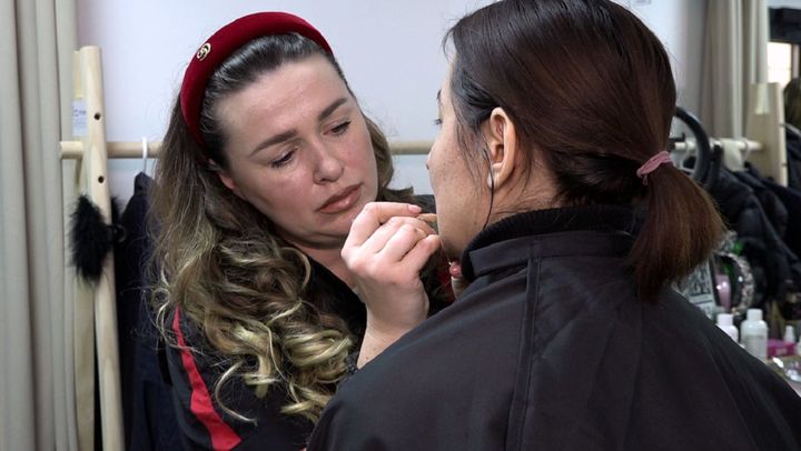 VIDEO/ Cinci refugiate din Ucraina au reușit să-și deschidă un salon de frumusețe în nordul țării