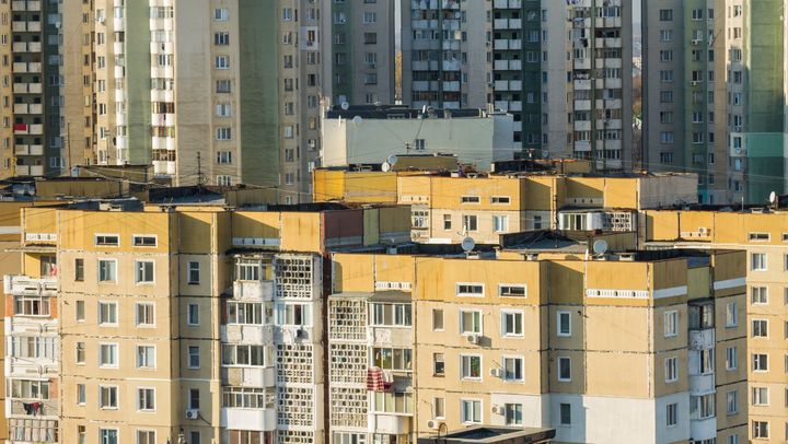 Fondul pentru eficiență energetică în sectorul rezidențial va finanța renovarea a peste 8.500 de locuințe