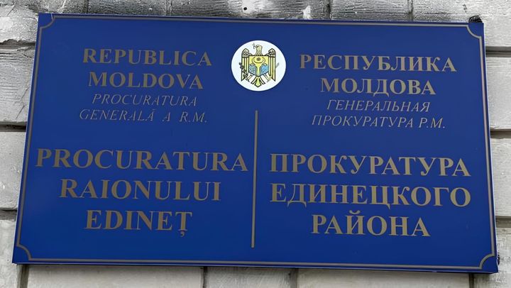 Percheziții în raionul Edineț. Patru persoane au fost reținute într-un dosar de corupere a alegătorilor