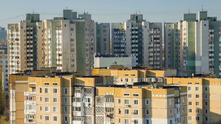 Expert: Apartamentele s-ar putea scumpi după introducerea „taxei de reglementare” în construcții