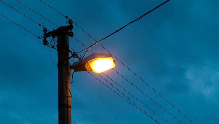 Peste jumătate din consumul de energie electrică de pe malul drept, asigurat duminică cu importuri