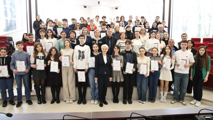 Olimpiada Republicană la Chimie. Cine sunt premianții din acest an