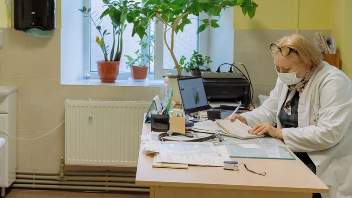Scad cazurile de gripă și infecții respiratorii acute. Datele ANSP privind situația epidemiologică din țară