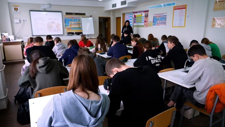 Șase din zece elevi din R. Moldova au promovat pretestarea la matematică
