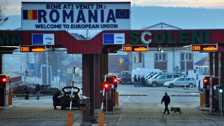 Trafic de influență la frontiera moldo-română. Trei persoane au fost amendate cu jumătate de milion de lei