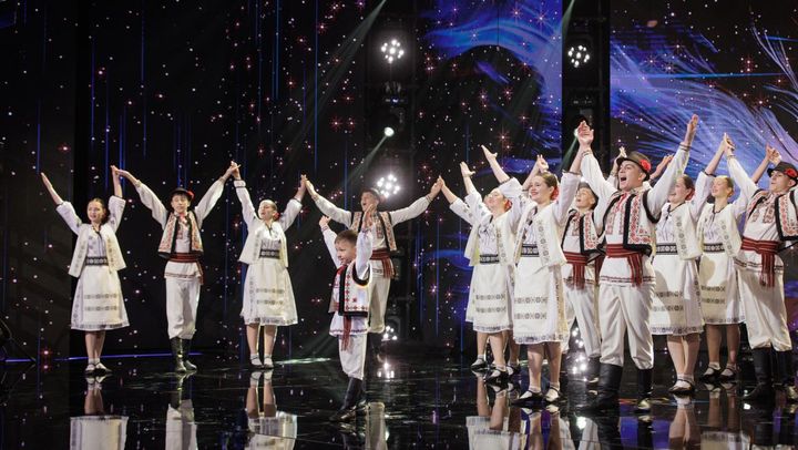 Ansamblul „Codrenii” din Călărași a făcut senzație la „Românii au talent”! Dansatorii au luat patru de „DA”