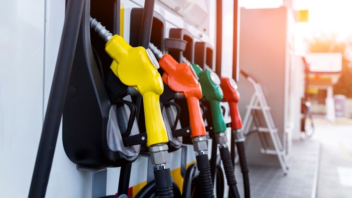 Carburanții continuă să se ieftinească. Prețurile stabilite de ANRE pentru următoarele trei zile
