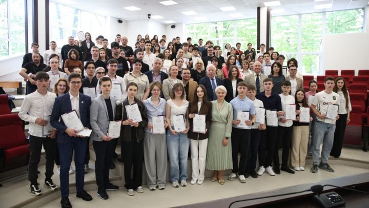 Patruzeci de elevi din țară au fost premiați în cadrul Olimpiadei Republicane la Geografie