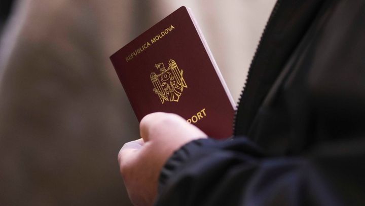 Comuniștii cer interzicerea votării cu pașapoarte expirate. Proiectul - avizat negativ de Guvern