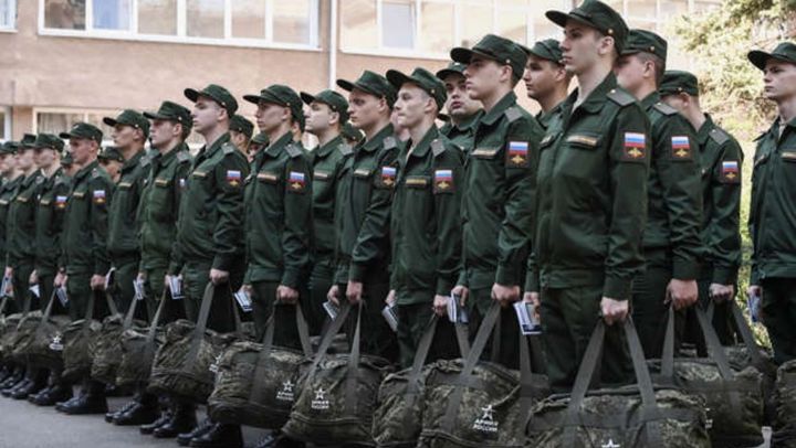 Președintele rus Vladimir Putin ordonă recrutarea a 160.000 de tineri în serviciul militar